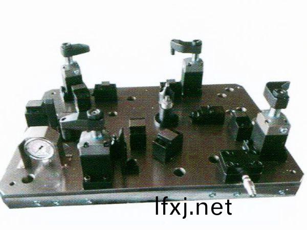 齒輪室(shi)罩蓋(gai)液壓裌(jia)具(ju)